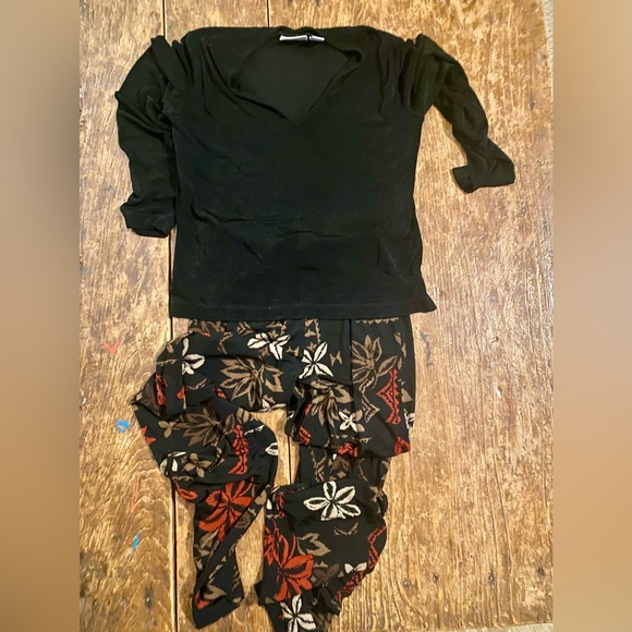 Chicos, travelers size 0 floral pattern, black pants. Bundle with Chicos top. - Picture 4 of 6